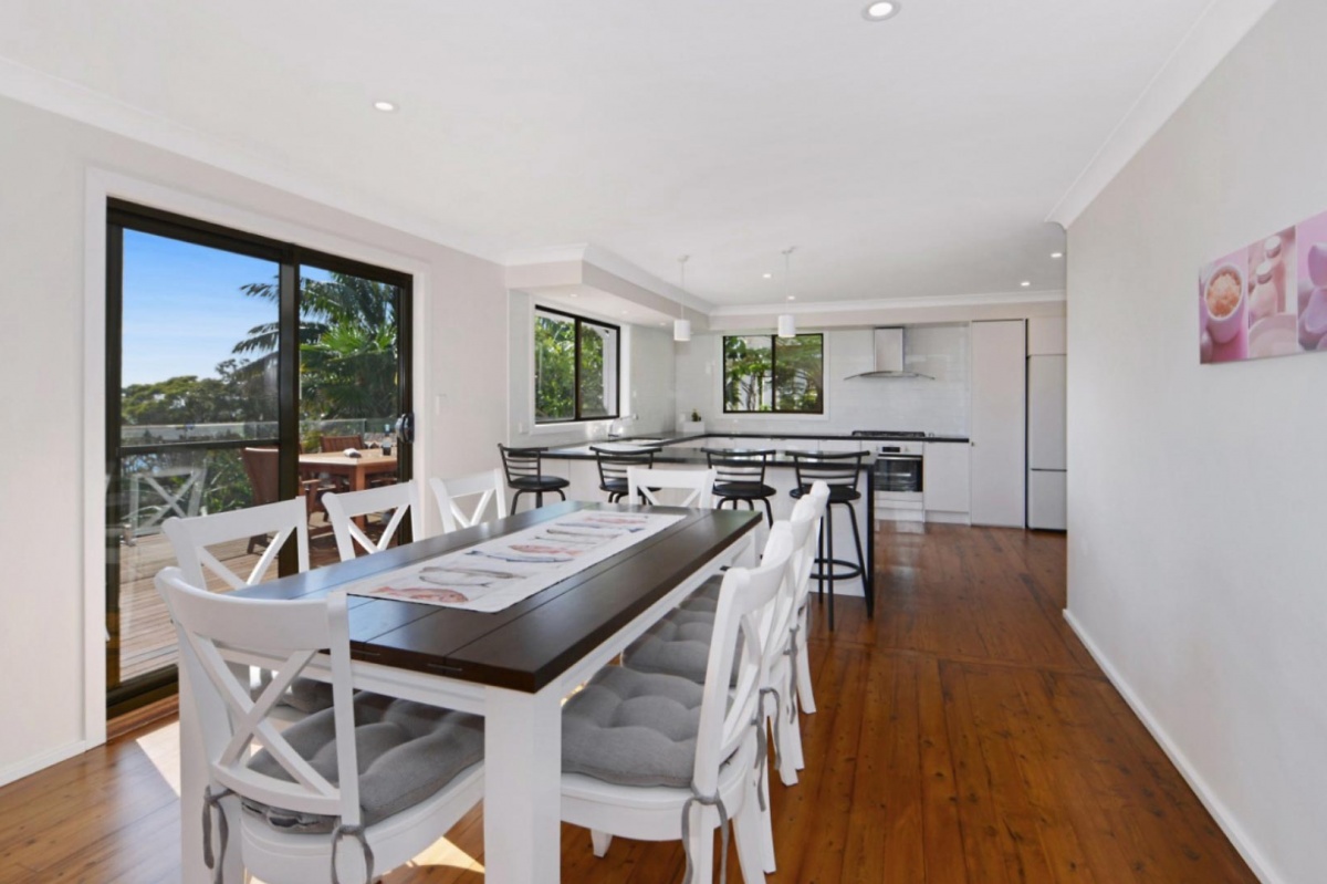 Dine in comfort while viewing ocean and bushland